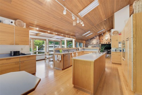 5630 Batu Rd, Saanich, BC 