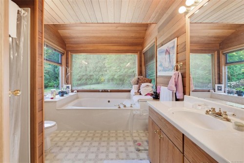 5630 Batu Rd, Saanich, BC 