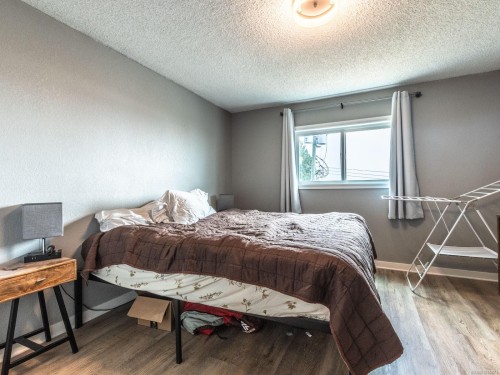 303-218 Bayview Ave, Ladysmith, BC - Indoor Photo Showing Bedroom