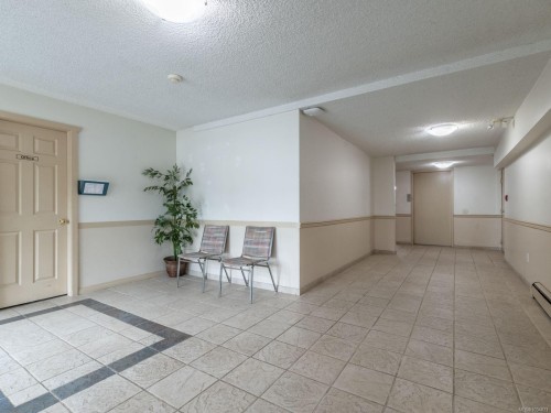 303-218 Bayview Ave, Ladysmith, BC - Indoor Photo Showing Other Room