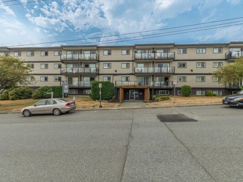 303-218 Bayview Ave, Ladysmith, BC - Outdoor With Facade