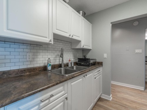 303-218 Bayview Ave, Ladysmith, BC - Indoor Photo Showing Kitchen With Double Sink