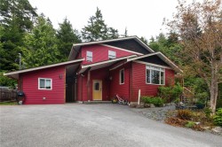 1302 Victoria Rd Ucluelet, BC V0R 3A0