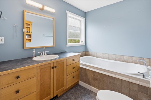 1302 Victoria Rd, Ucluelet, BC 