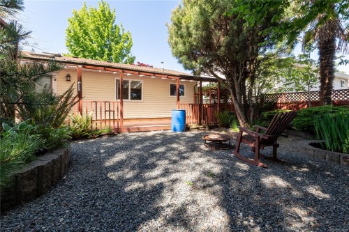 8071 Queen St, Crofton, BC 