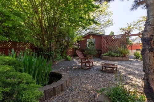 8071 Queen St, Crofton, BC 