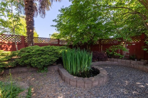 8071 Queen St, Crofton, BC 