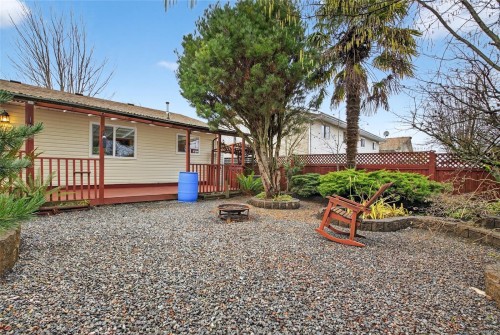 8071 Queen St, Crofton, BC 