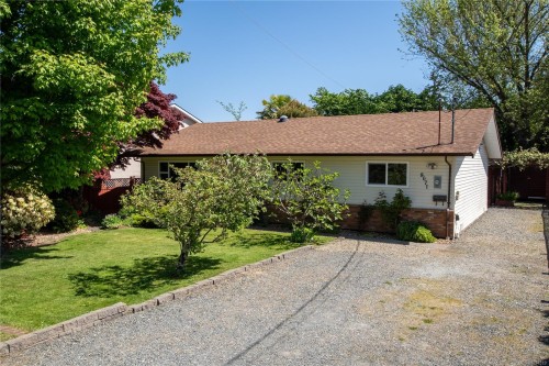 8071 Queen St, Crofton, BC 