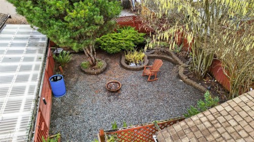 8071 Queen St, Crofton, BC 