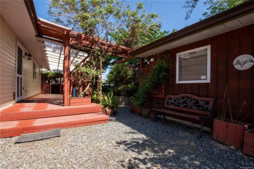 8071 Queen St, Crofton, BC 