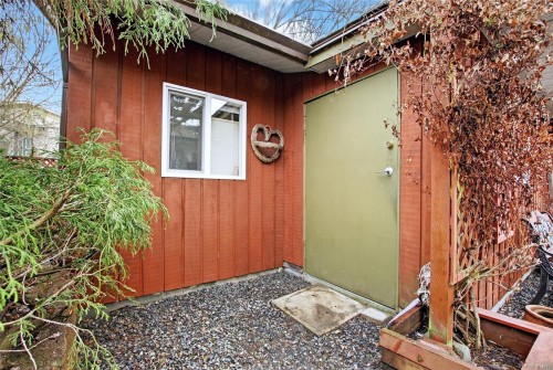 8071 Queen St, Crofton, BC 