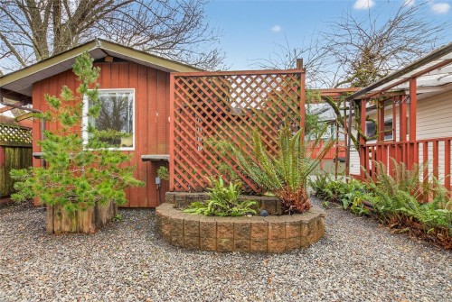 8071 Queen St, Crofton, BC 