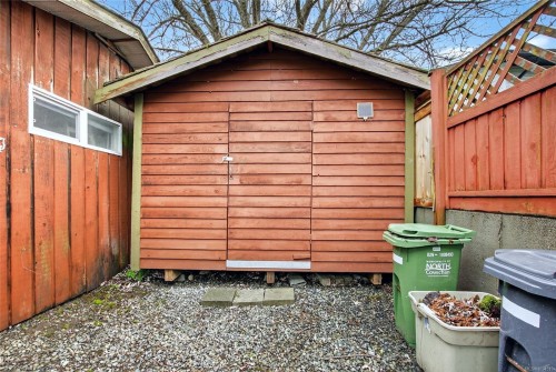 8071 Queen St, Crofton, BC 