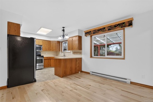 8071 Queen St, Crofton, BC 