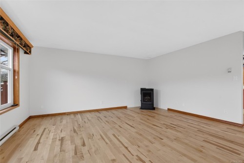 8071 Queen St, Crofton, BC 