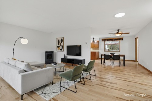 8071 Queen St, Crofton, BC 