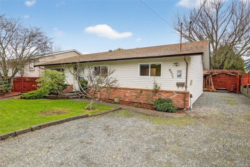 8071 Queen St, Crofton, BC 