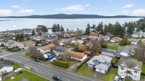8071 Queen St, Crofton, BC 