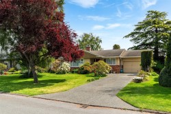 2807 Dunlevy St Oak Bay, BC V8R 5Z4