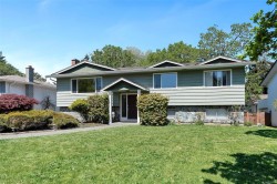 1722 Jefferson Ave Saanich, BC V8N 2B4