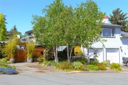 628 Bryden Crt Esquimalt, BC V9A 4Y5