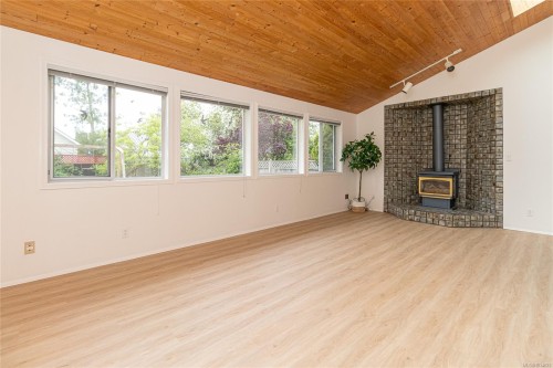 10046 Judson Pl, Sidney, BC 