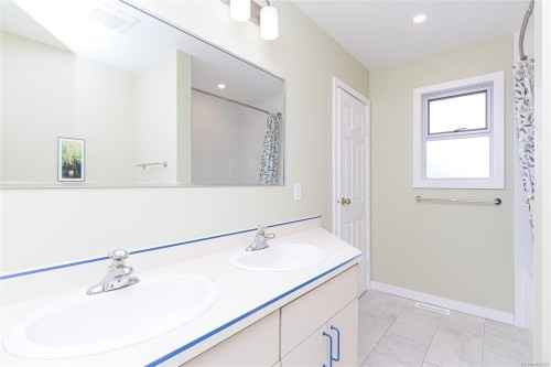 10046 Judson Pl, Sidney, BC 