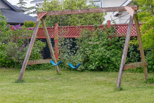 10046 Judson Pl, Sidney, BC 