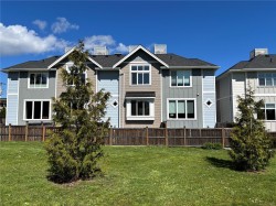 13-10480 Resthaven Dr Sidney, BC V8L 3H7