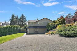 3564 Sunheights Dr Colwood, BC V9C 3T1