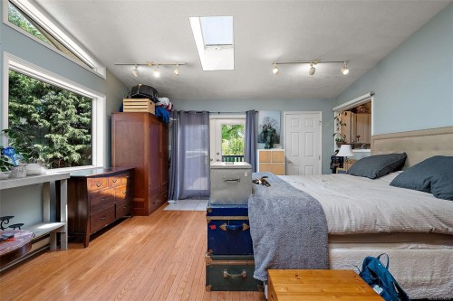 10292 Godfrey Pl, Sidney, BC 