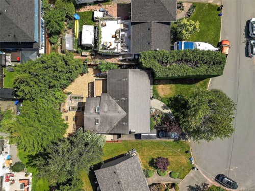10292 Godfrey Pl, Sidney, BC 