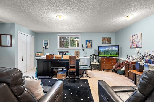 10292 Godfrey Pl, Sidney, BC 