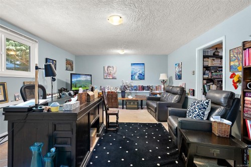 10292 Godfrey Pl, Sidney, BC 