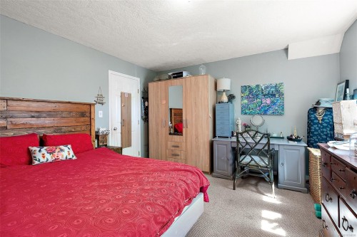 10292 Godfrey Pl, Sidney, BC 