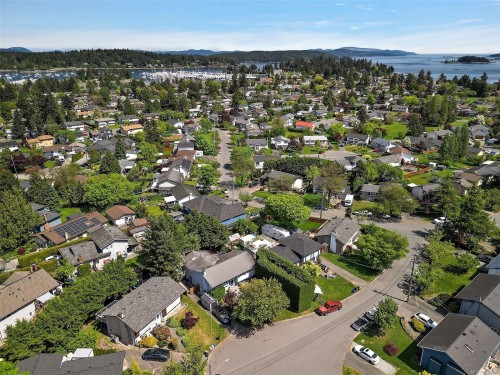 10292 Godfrey Pl, Sidney, BC 