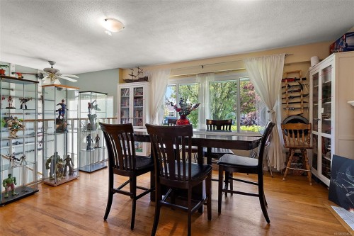 10292 Godfrey Pl, Sidney, BC 