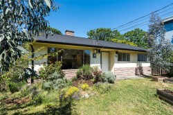 918 Bay St Victoria, BC V8T 1R7
