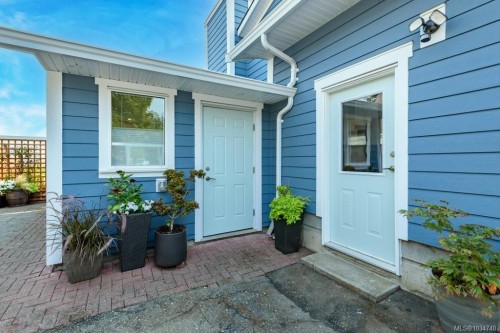 1938 Singing Sands Rd, Courtenay, BC 