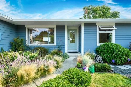 1938 Singing Sands Rd, Courtenay, BC 