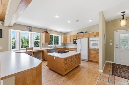 2004 Rena Rd, Nanoose Bay, BC 