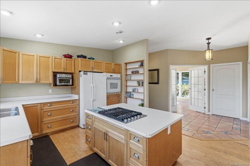 2004 Rena Rd, Nanoose Bay, BC 