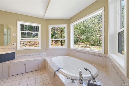 2004 Rena Rd, Nanoose Bay, BC 