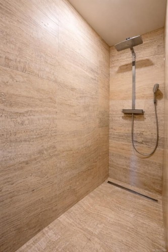 12-9667B First St, Sidney, BC - Indoor Photo Showing Bathroom