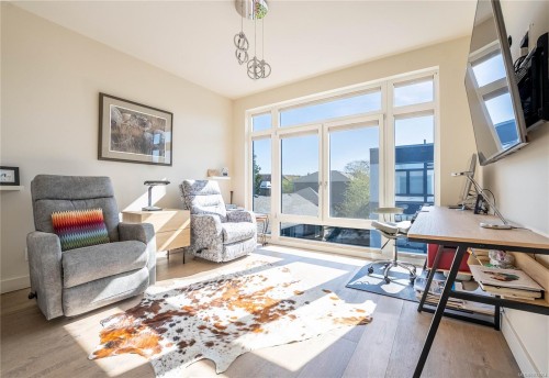 12-9667B First St, Sidney, BC - Indoor Photo Showing Living Room