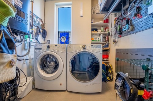 12-9667B First St, Sidney, BC - Indoor Photo Showing Laundry Room