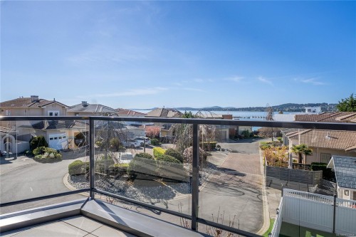 12-9667B First St, Sidney, BC - Outdoor