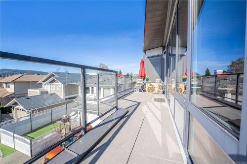 12-9667B First St, Sidney, BC - Outdoor