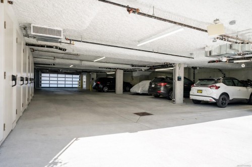12-9667B First St, Sidney, BC - Indoor Photo Showing Garage